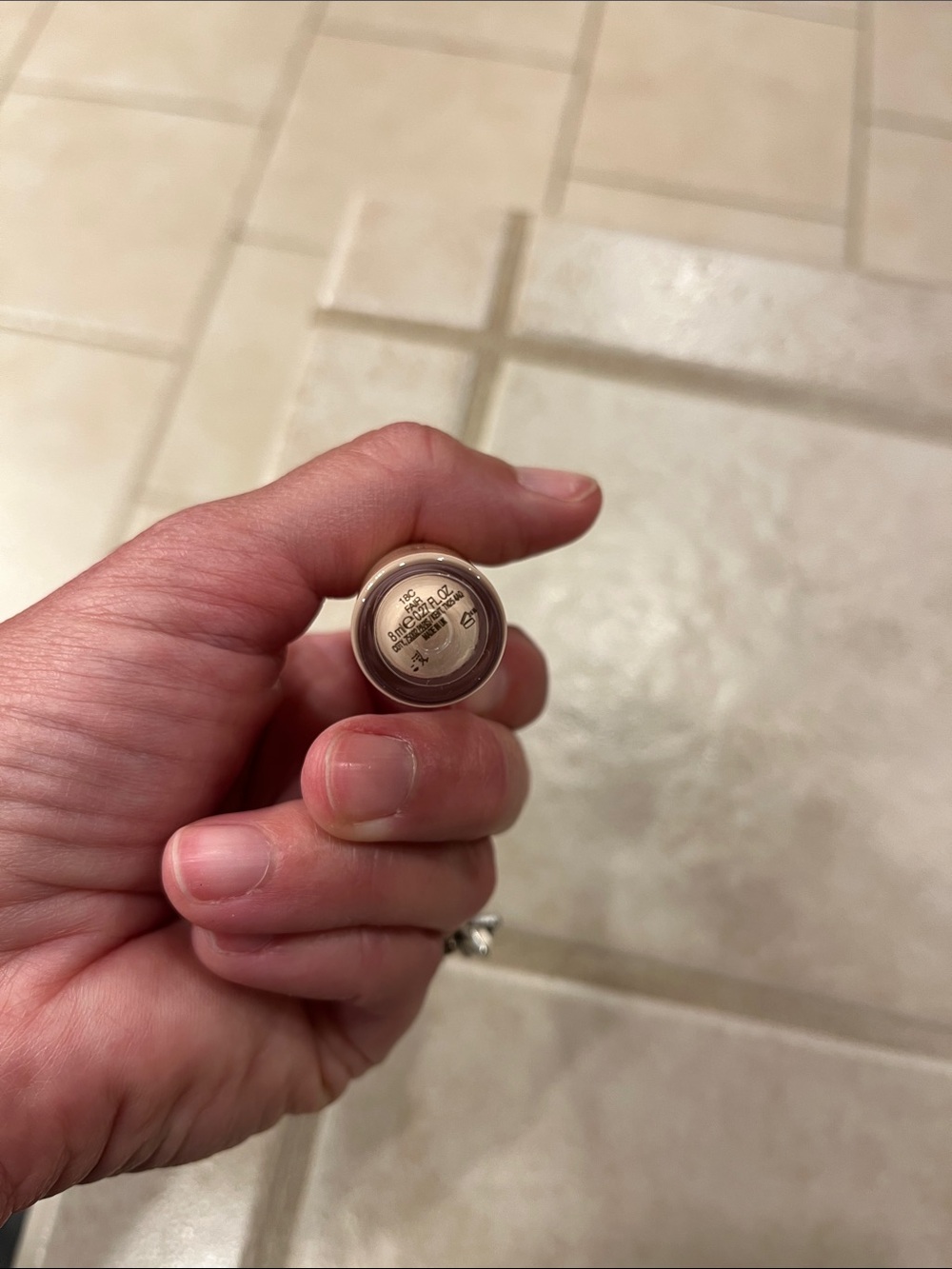 Gucci multi use crease proof hydrating Concealer — shade 18C - Picture 3 of 5
